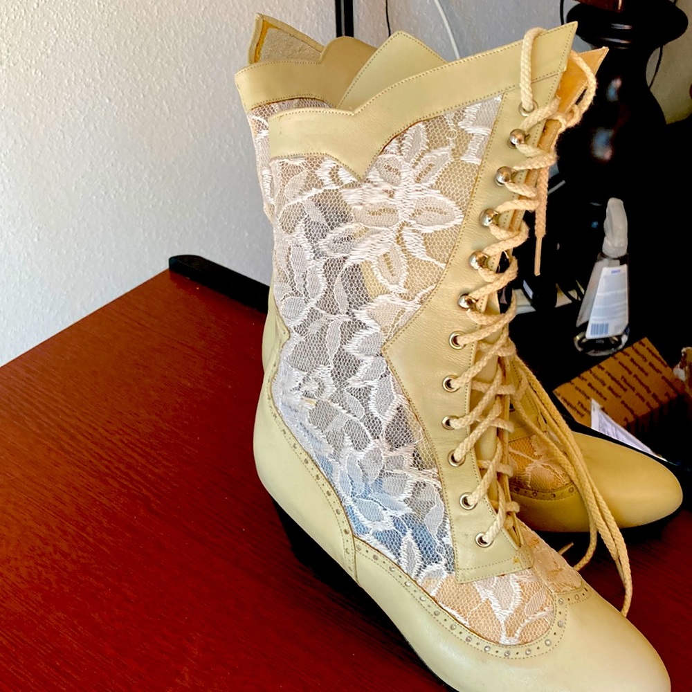 Beige dress boots vintage